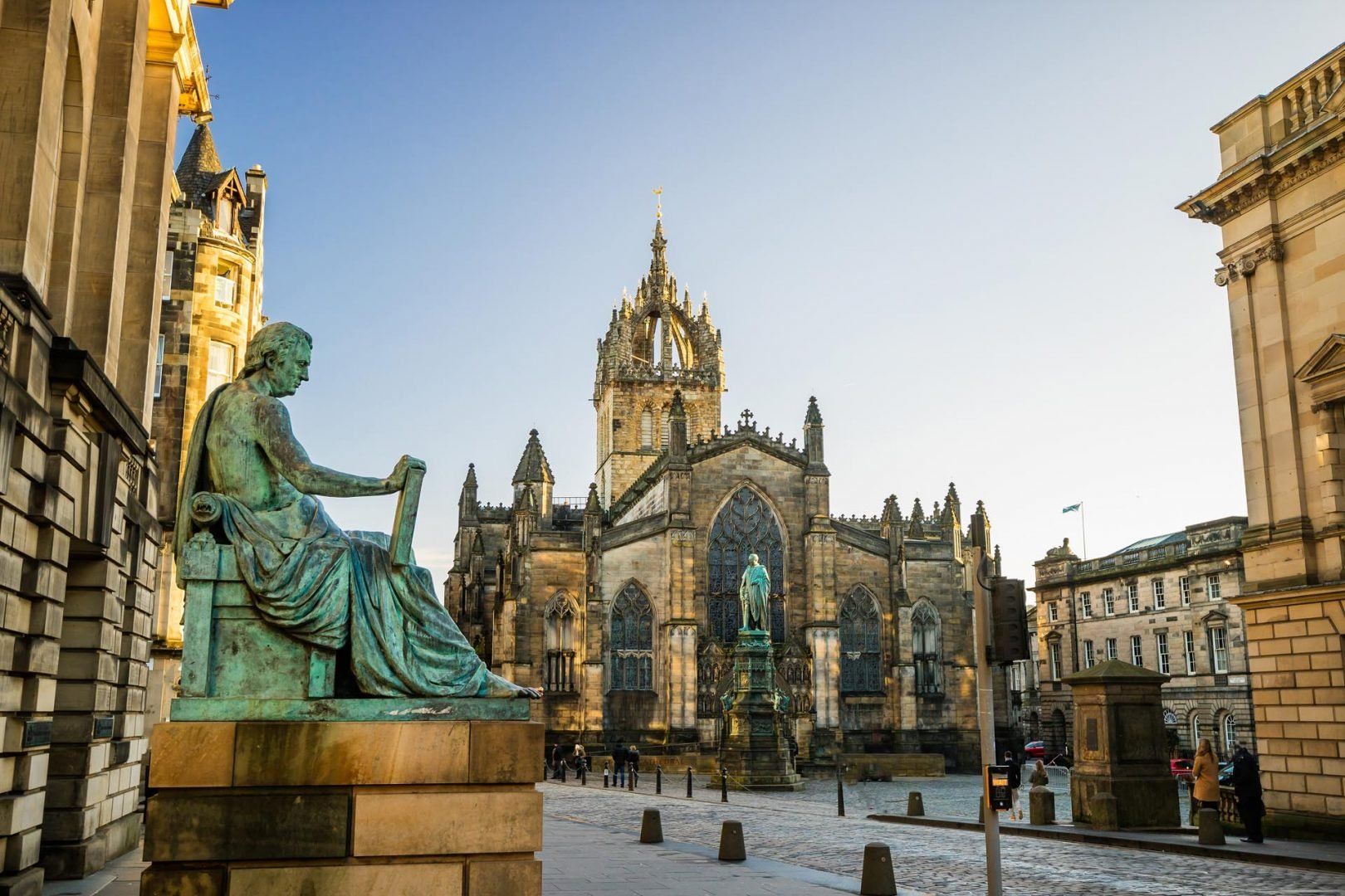 Street view of the historic Royal Mile, Edinburgh, Scotland ©  f11photo/Shutterstock