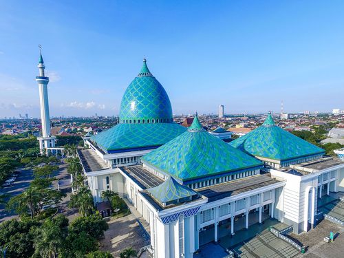 Aerial Al Akbar Mosque Surabaya, is a Located in SURABAYA INDONESIA © Shutterstock