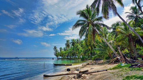 Beautiful caribbean Corn island in Nicaragua © Travel With Passion/Shutterstock