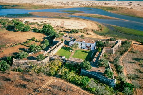 Forte de São João da Barra, Cabanas de Tavira, Algarve © Russ Heinl/Shutterstock