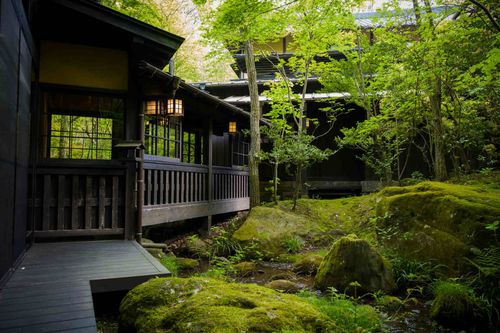 hotel-ryokan-onsen-japan-shutterstock_715062052