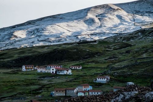 ocongate-town-andes-peru-shutterstock_1349146016