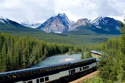 Rocky Mountaineer train, Canada © Natalia Bratslavsky/Shutterstock