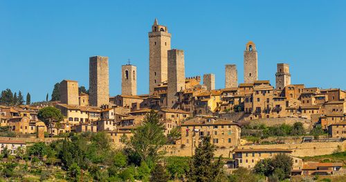 City postcard view and towers of San Gimignano, small medieval town in Tuscany, Italy © Vaflya/Shutterstock