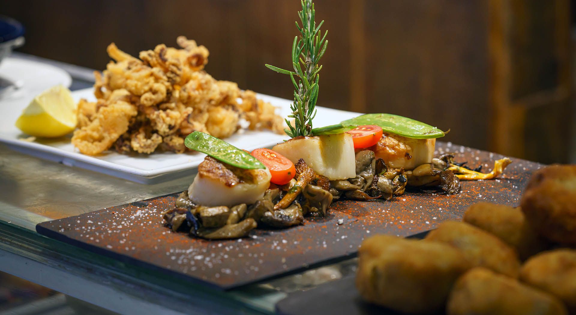 Tapas for sale in Mercado de La Boqueria Market in Barcelona, Spain © Shutterstock